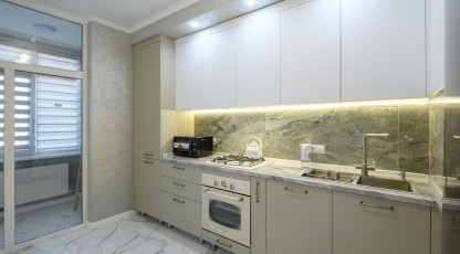 Bucătărie MODERNĂ, de colț, în nuanță - alb/fildeș Bucătarii moderne