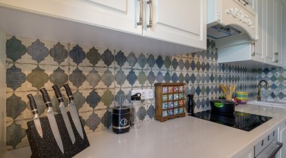 Bucătărie CLASICĂ, liniară, în nuanță - albă Bucătarii clasice