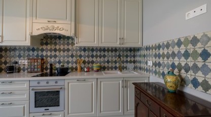 Bucătărie CLASICĂ, liniară, în nuanță - albă Bucătarii clasice