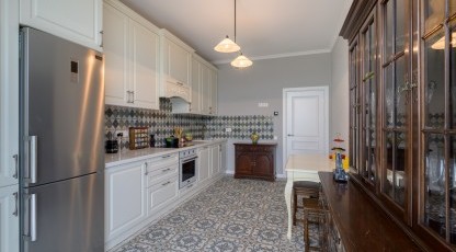 Bucătărie CLASICĂ, liniară, în nuanță - albă Bucătarii clasice