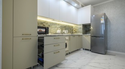 Bucătărie MODERNĂ, de colț, în nuanță - alb/fildeș Bucătarii moderne