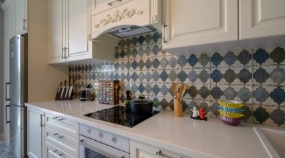 Bucătărie CLASICĂ, liniară, în nuanță - albă Bucătarii clasice