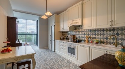 Bucătărie CLASICĂ, liniară, în nuanță - albă Bucătarii clasice