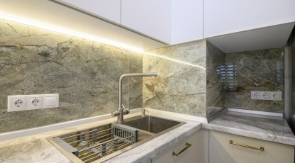 Bucătărie MODERNĂ, de colț, în nuanță - alb/fildeș Bucătarii moderne