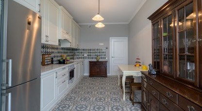 Bucătărie CLASICĂ, liniară, în nuanță - albă Bucătarii clasice